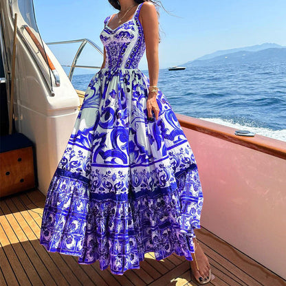 Damklänning med tunna axelband – Luftig passform – Tierad kjol – Andningsbar mix – Mönstrad design