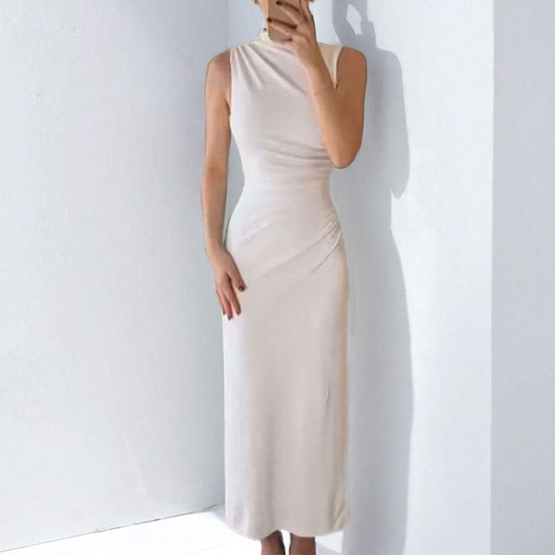 Damklänning – Figurnära Passform – Hög Hals – Ärmlös – Hellång med Rynkdetalj