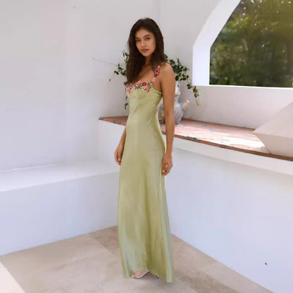 Damklänning – Lång Satinklänning – Slim Fit – Spetsdetaljer – Sweetheart-urringning