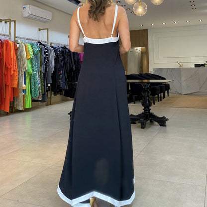 Damklänning maxi – Lång modell – Lätt tyg – Smala axelband – Kontrastdetalj