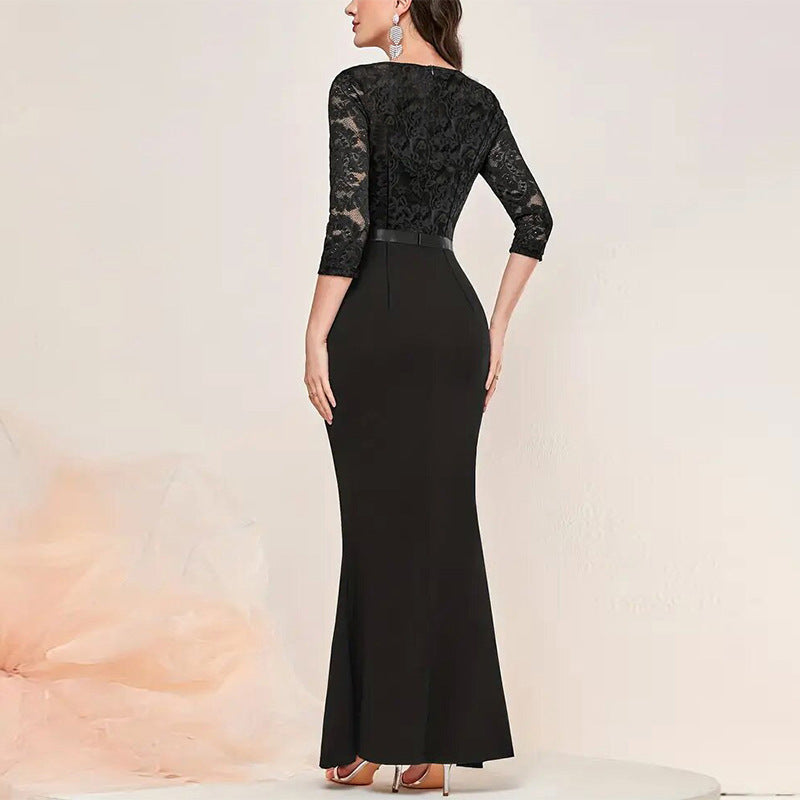 Damklänning – Figurnära Passform – Spetsliv – Hög Slits – Volangdetalj