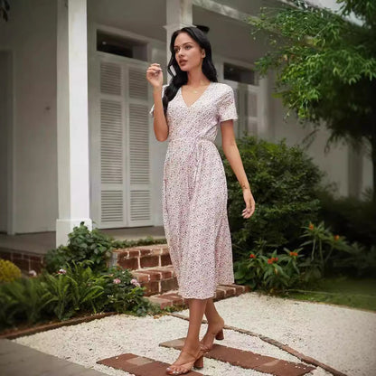 Damklänning midi – V-ringning – Blommigt mönster – Avslappnad passform – Andningsbart tyg