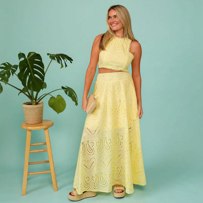 Damset med topp och lång kjol – Figurnära passform – Broderidetaljer – Skalpkanter