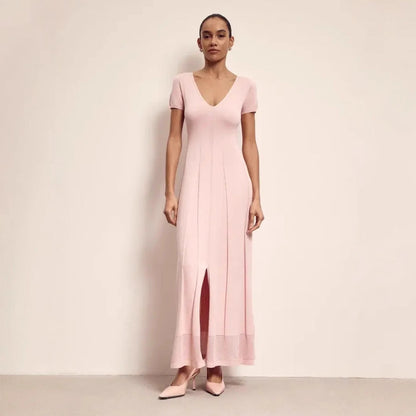 Damklänning maxi – Figurnära passform – V-ringning – Kort ärm – Veckad med slits