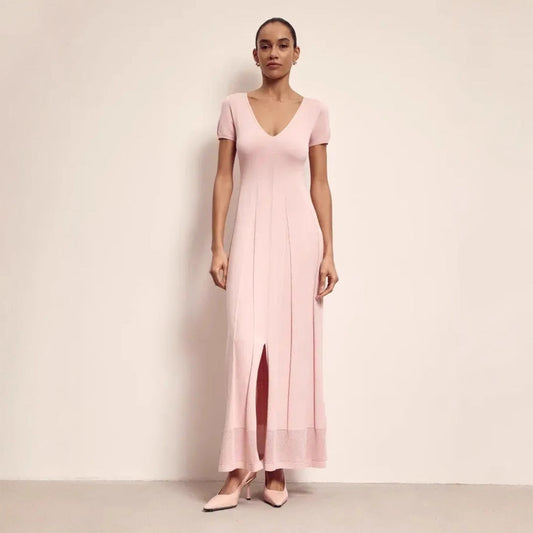 Damklänning maxi – Slim fit – V-ringning – Korta ärmar – Plisserad med slits