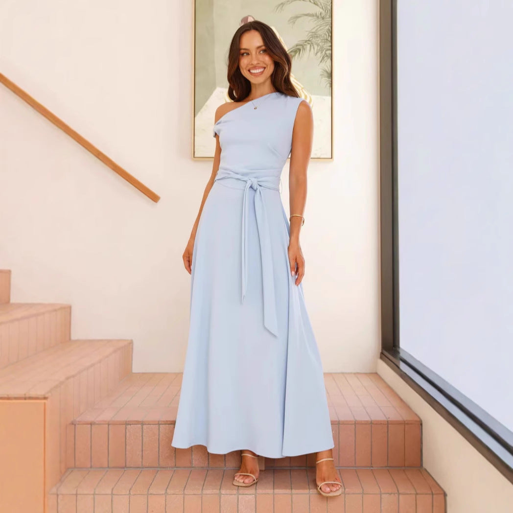 Damklänning maxi – Asymmetrisk halsringning – Ena axel – Midjebälte – Elegant passform