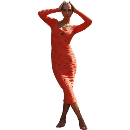 Damklänning stickad – Slim Fit – Hellång – Twistad halsringning – Utskuret bröstparti – Lång ärm