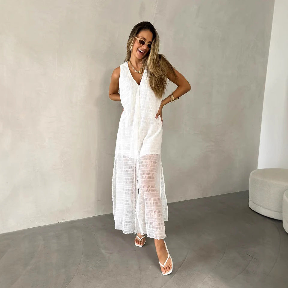 Damklänning lång – spetsmönster – ärmlös – V-ringning – slits framtill – luftig passform