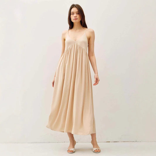 Damklänning maxi – Lång modell – Flowy passform – V-ringning – Spagettiband
