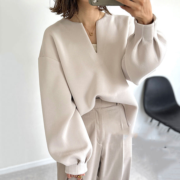 Damtop med lång ärm – Oversized passform – Ballongärm – Andningsbart tyg – V-ringning