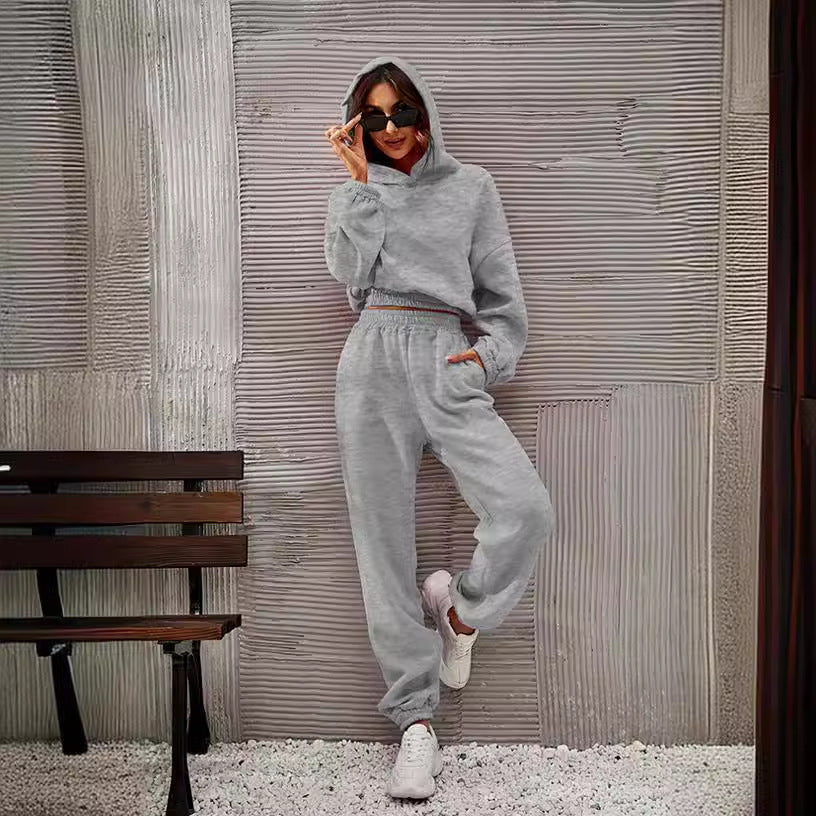 Dam Tracksuit – Avslappnad Passform – Mjuk Stickad – Huva – Resårmidja – Taperade Ben