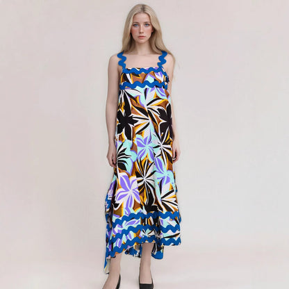 Damklänning – Lång Modell – Blommigt Mönster – Luftig Passform – Smala Axelband