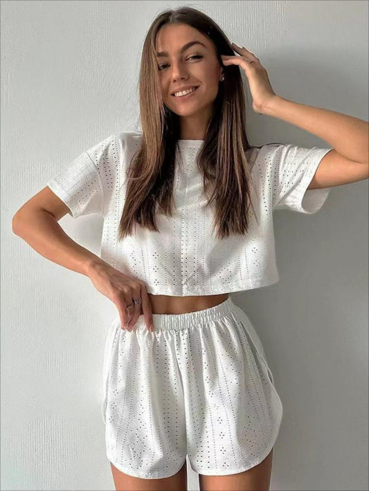 Dam Set med Topp och Shorts – Avslappnad Passform – Luftig Perforerad Design