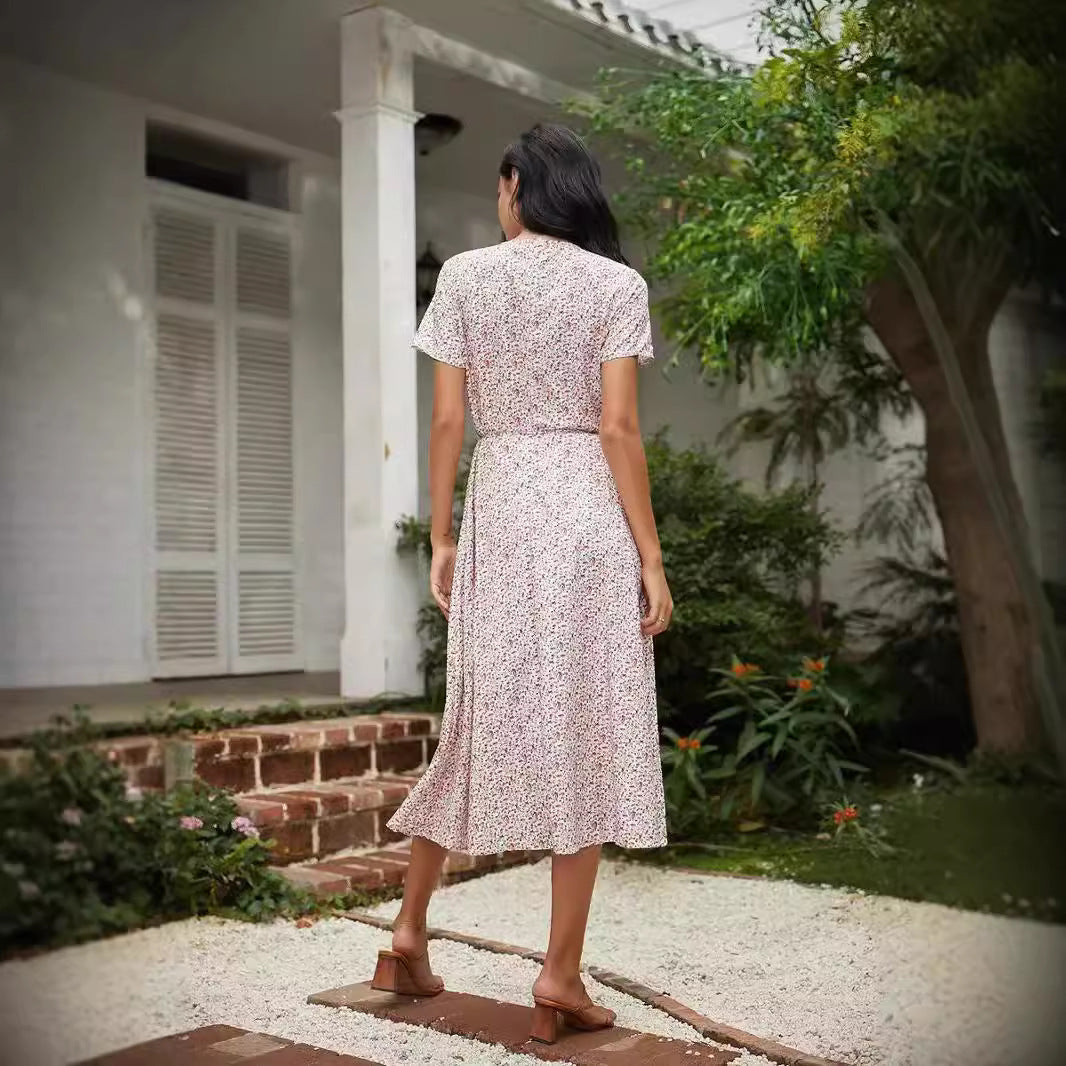 Damklänning midi – V-ringning – Blommigt mönster – Avslappnad passform – Andningsbart tyg