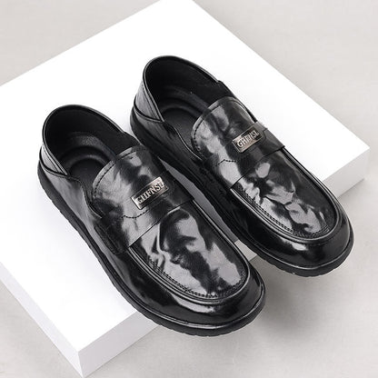 Herrloafers – Slip-on modell – Dekorativ rem – Gummisula – Vardag och kontor