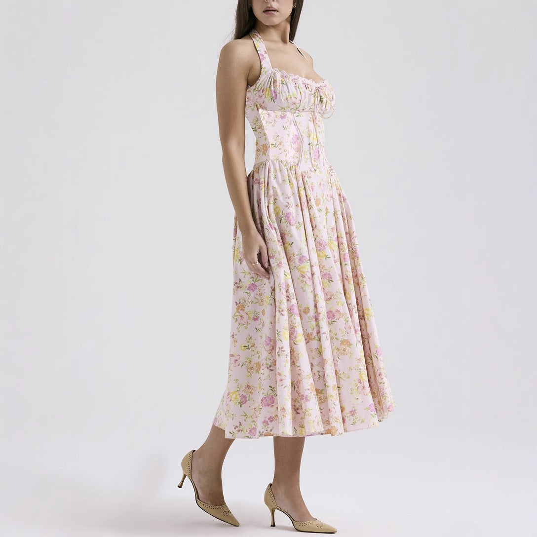 Damklänning – Slim Fit – Halterneck – Rygglös – Rynkad Liv – Midilång Vidd Kjol