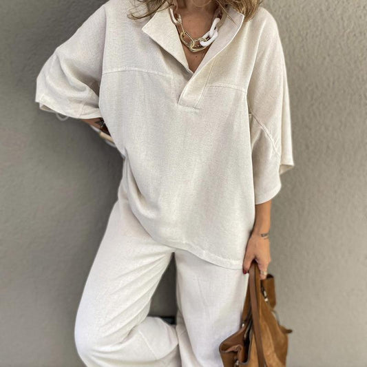 Damset – V-ringad topp med krage – Vida hellånga byxor – Avslappnad passform