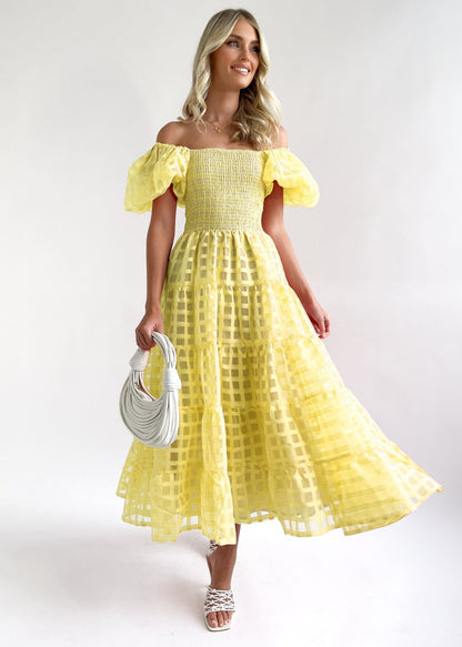 Dam Maxi Klänning – Off Shoulder – Puffärmar – Smockad Midja – Skiktad Kjol