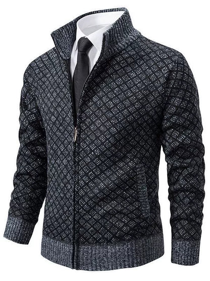 Herrkofta – Figursydd Modell – Ståkrage – Dragkedja – Ribbad Kant – Stickad design