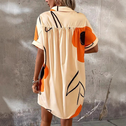 Damklänning shift – Blommigt mönster – Knäppning fram – Uppvikta kortärmar – Ledig passform