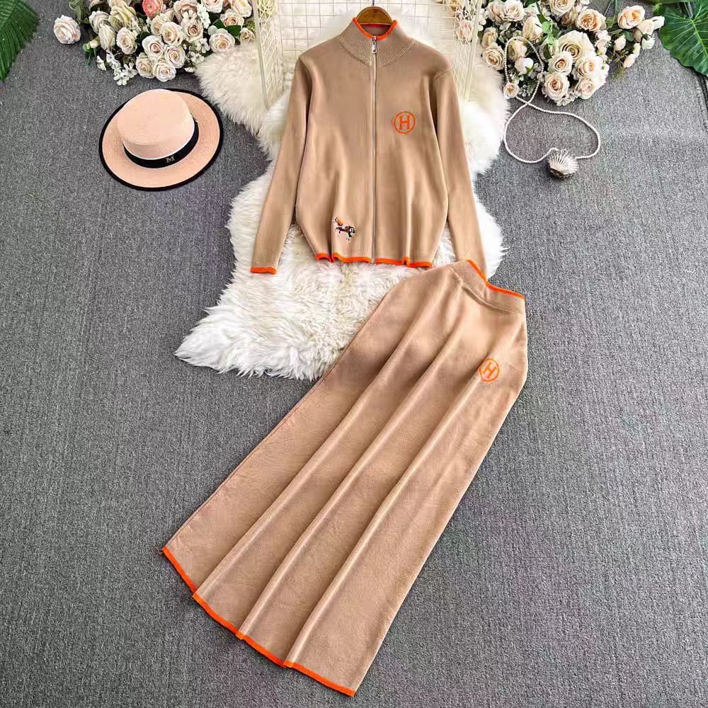 Damset kofta och kjol – Ullmix – Normal passform – Dragkedja – Broderade detaljer