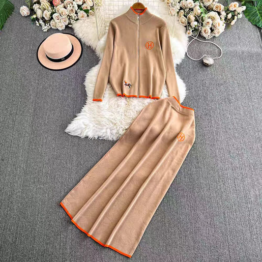 Damset kofta och kjol – Ullmix – Normal passform – Dragkedja – Broderade detaljer