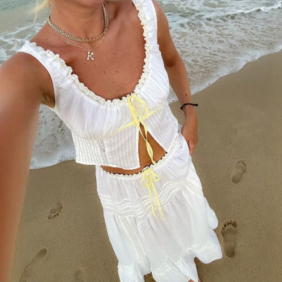 Damset – Figurnära linne med spets och knyt – Högmidjad utsvängd midikjol