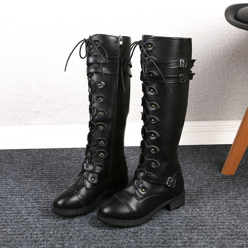 Damstövlar – Knähöga Snörade – Spänndetaljer – Strukturerad Läderkänsla