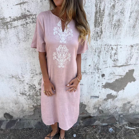 Damklänning midi – Avslappnad passform – Broderad fram – Naturliga fibrer – Kort ärm