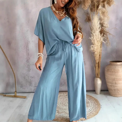 Damset med V-ringad topp och vida byxor – Avslappnad passform – Andningsbar kvalitet