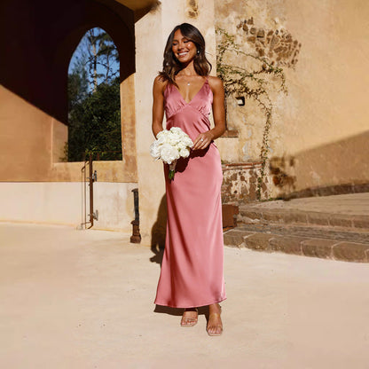 Damklänning – Satinkänsla – Smickrande Smal Passform – V-ringad – Ärm lös – Öppen Rygg – Slits