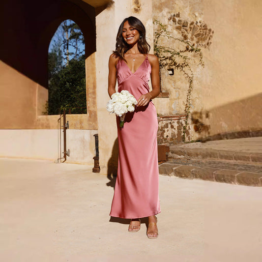 Damklänning – Satinkänsla – Smickrande Smal Passform – V-ringad – Ärm lös – Öppen Rygg – Slits