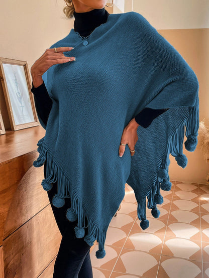 Dam Cape Poncho – Stickad – Avslappnad Passform – Tofsar med Fuskpälsbollar