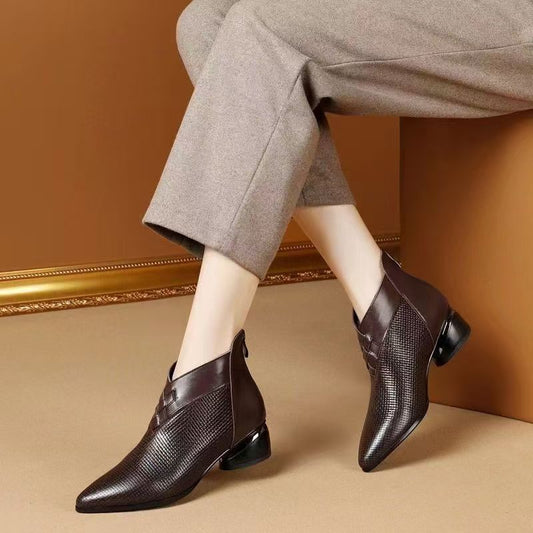 Dam Ankelboots – Läder – Låg Blockklack – Spetsig Tå – Strukturerad Design