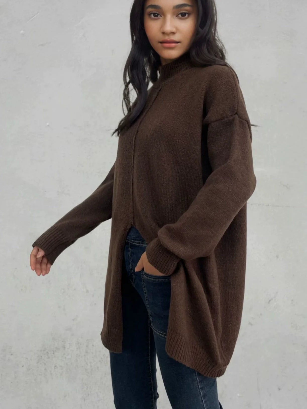 Damtröja – Ullstickad – Oversize-passform – Halv polokrage – Hög slits i fållen