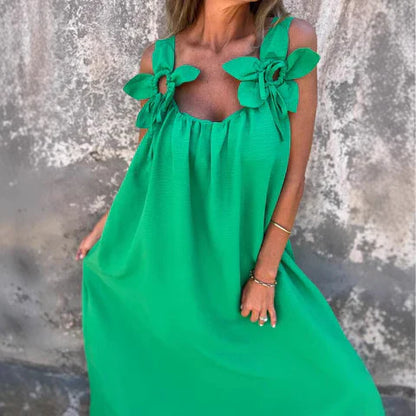 Damklänning maxi – Avslappnad passform – Lätt tyg – Blomdetaljer axel – Rynkad hals