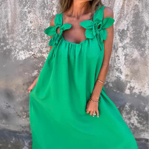 Damklänning maxi – Avslappnad passform – Lätt tyg – Blomdetaljer axel – Rynkad hals