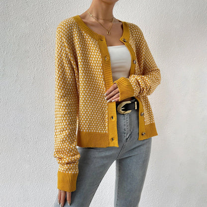 Damkofta – Avslappnad Passform – Mjuk Stickad Struktur – Knäppning – Geometriskt Mönster