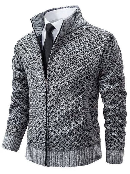 Herrkofta – Figursydd Modell – Ståkrage – Dragkedja – Ribbad Kant – Stickad design