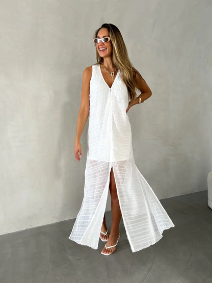 Damklänning lång – spetsmönster – ärmlös – V-ringning – slits framtill – luftig passform