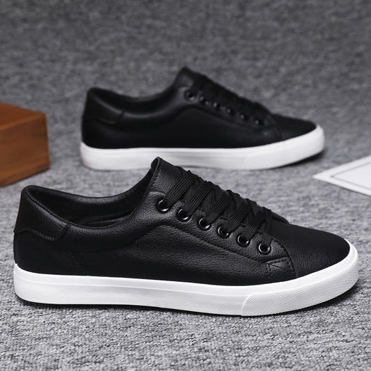 Herrsneakers – Låg modell – Syntetskinn – Snörning – Halkfri gummisula – Bekväm passform