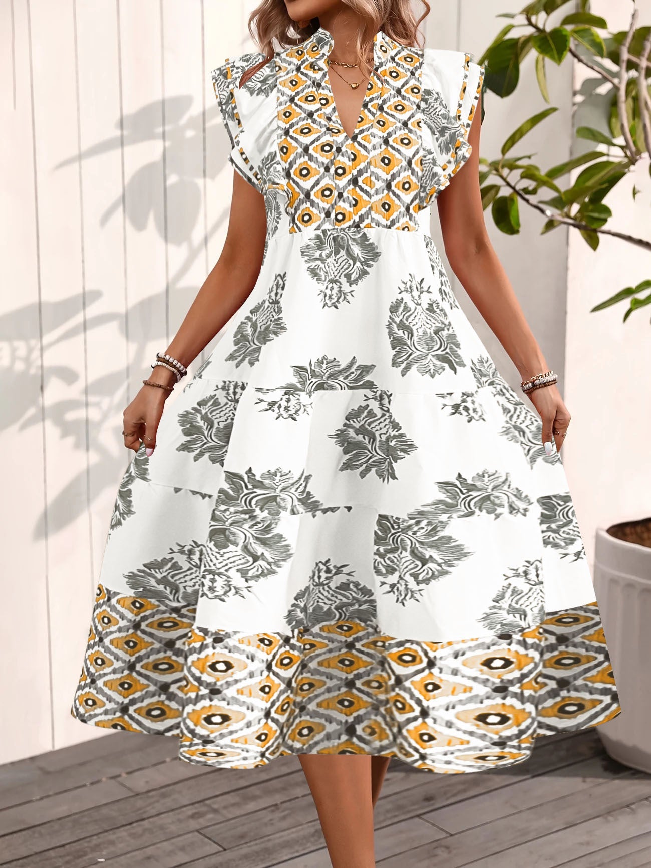 Damklänning – A-linjeformad passform – Ståkrage – Volangärmar – Blommönster