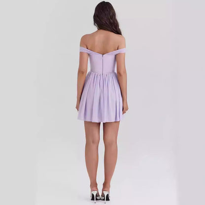 Damklänning – Off shoulder – Figurnära liv – Utställd kjol – Rosett framtill – Lätt tyg