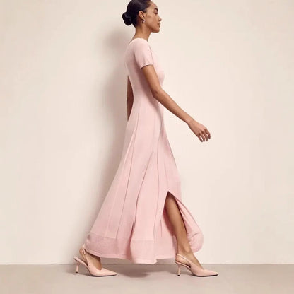 Damklänning maxi – Slim fit – V-ringning – Korta ärmar – Plisserad med slits