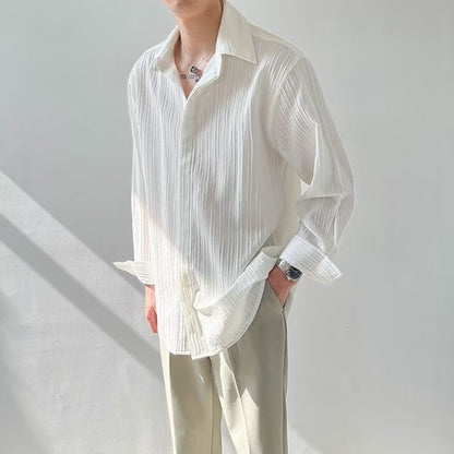Unisex långärmad skjorta – krinklad struktur – oversized passform – avslappnad stil