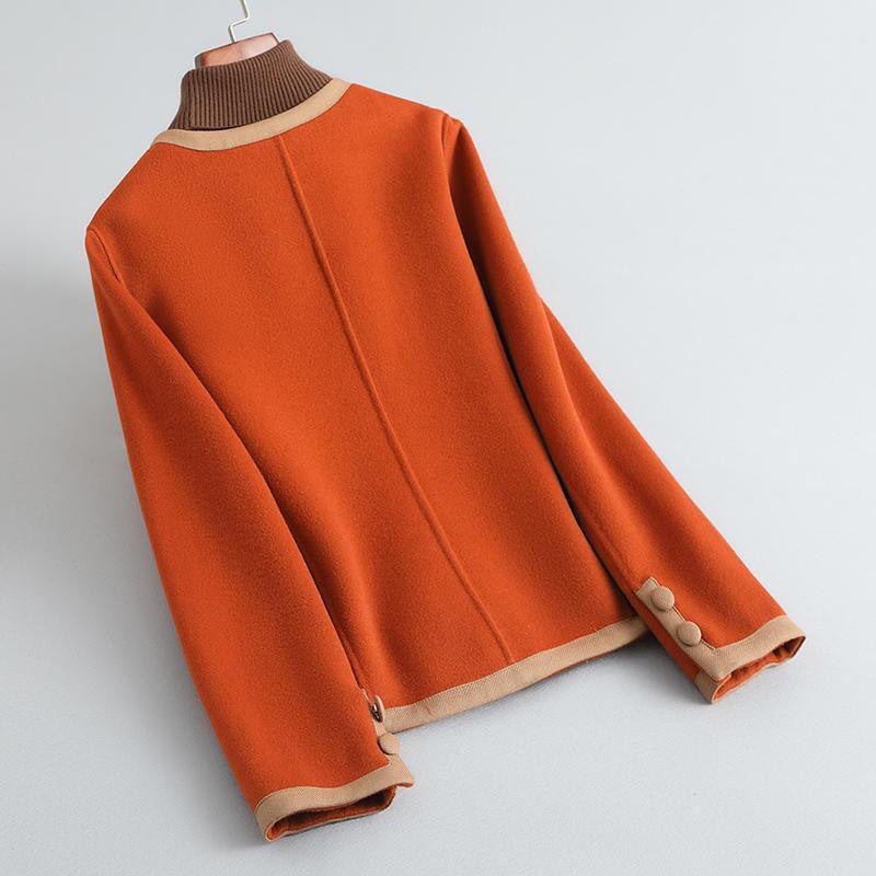 Damkappa – Ull – Skräddarsydd Passform – Rund Hals – Kontrastdetaljer – Knäppning