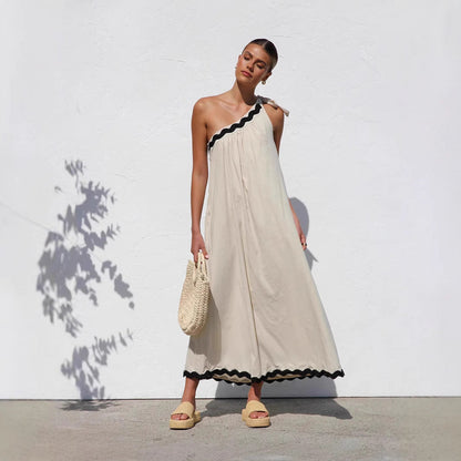 Damklänning – One shoulder – Lång modell – Avslappnad passform – Skulpterad fåll – Luftigt tyg