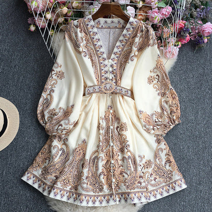 Damklänning maxi – Avslappnad passform – V-ringning med kant – Bälte – Andningsbart tyg