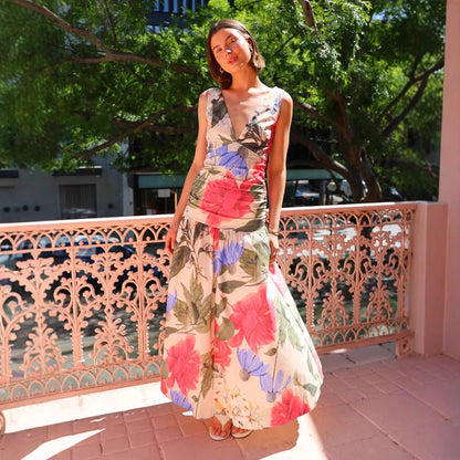 Damklänning maxi – Smal passform – Djup V-ringning – Ärmlös med smala axelband – Blommigt mönster