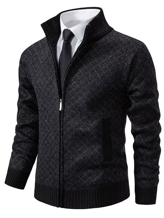 Herrkofta – Figursydd Modell – Ståkrage – Dragkedja – Ribbad Kant – Stickad design